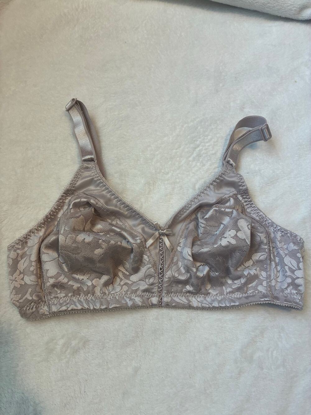 Bali women’s bra 34C 3372 floral wireless light purple lavender